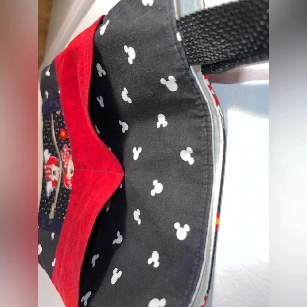 Children’s tote Minnie Mouse print, with two outer pockets, one zip pouch pocket